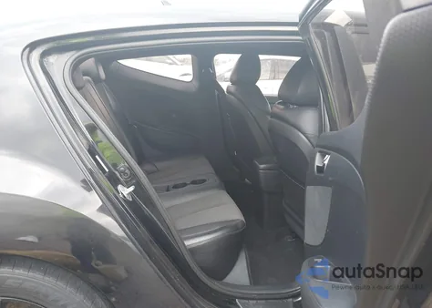 2016 Hyundai Veloster z USA, uszkodzony, nr VIN KMHTC6AD8GU280189